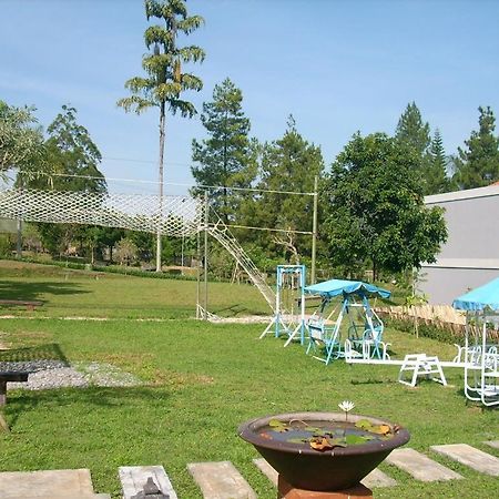 Villa Bukit Pinus Μπογκόρ Εξωτερικό φωτογραφία
