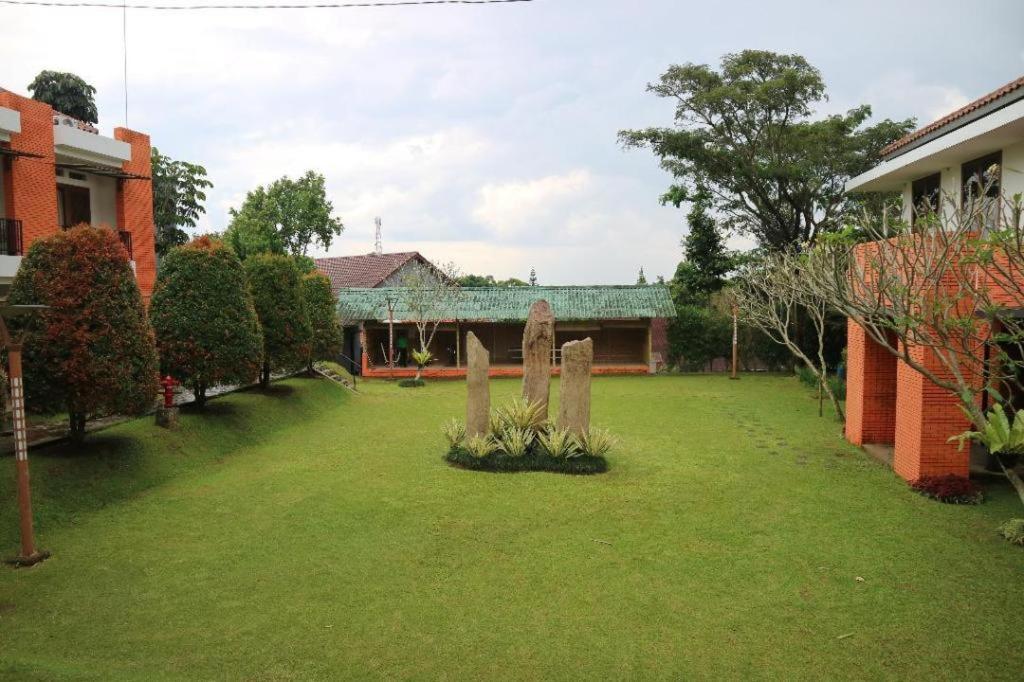 Villa Bukit Pinus Μπογκόρ Εξωτερικό φωτογραφία
