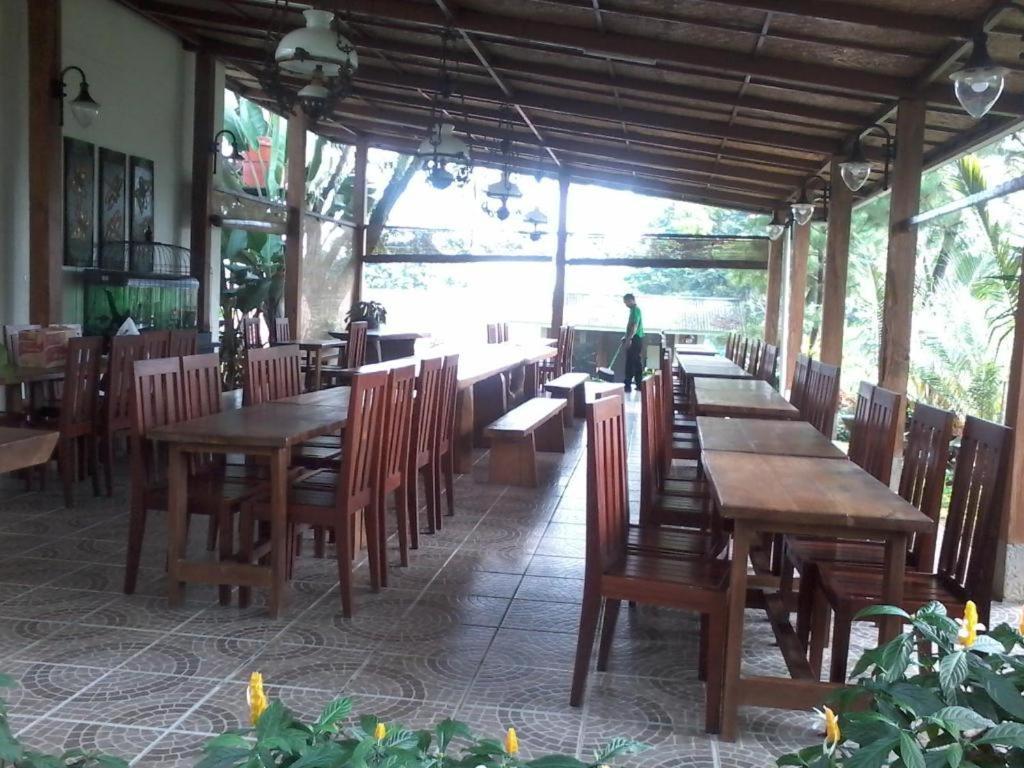 Villa Bukit Pinus Μπογκόρ Εξωτερικό φωτογραφία