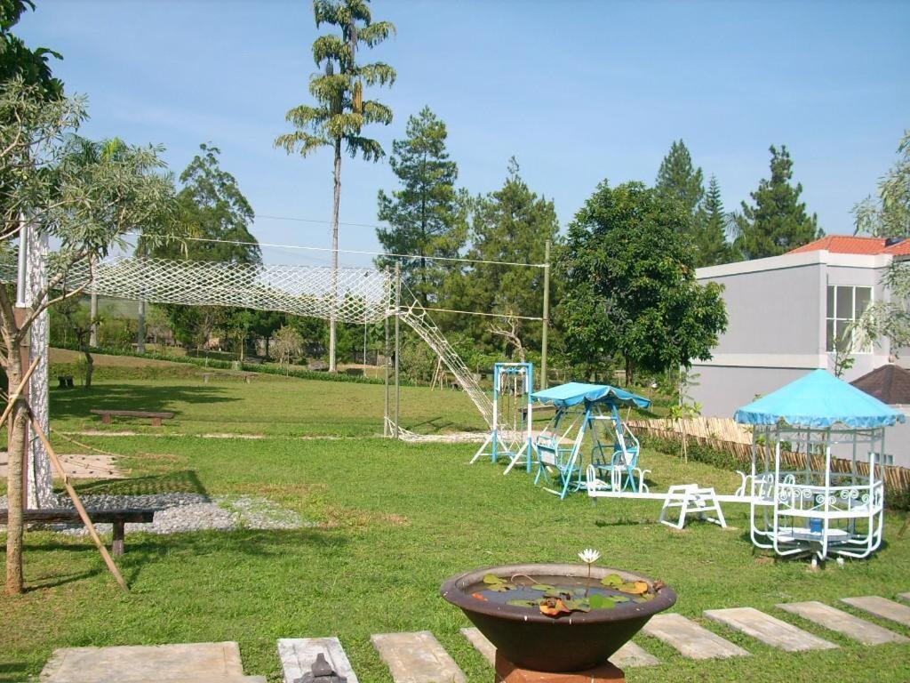 Villa Bukit Pinus Μπογκόρ Εξωτερικό φωτογραφία
